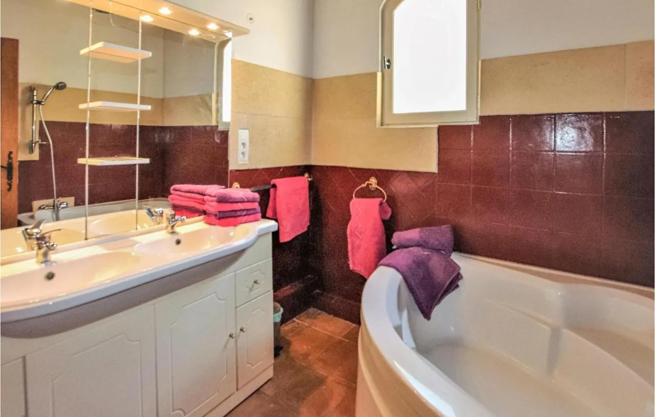 Pet Friendly Home In אפט בית נופש